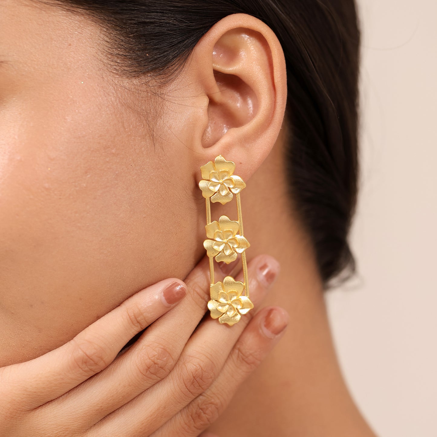 Jasminé floral drop earrings