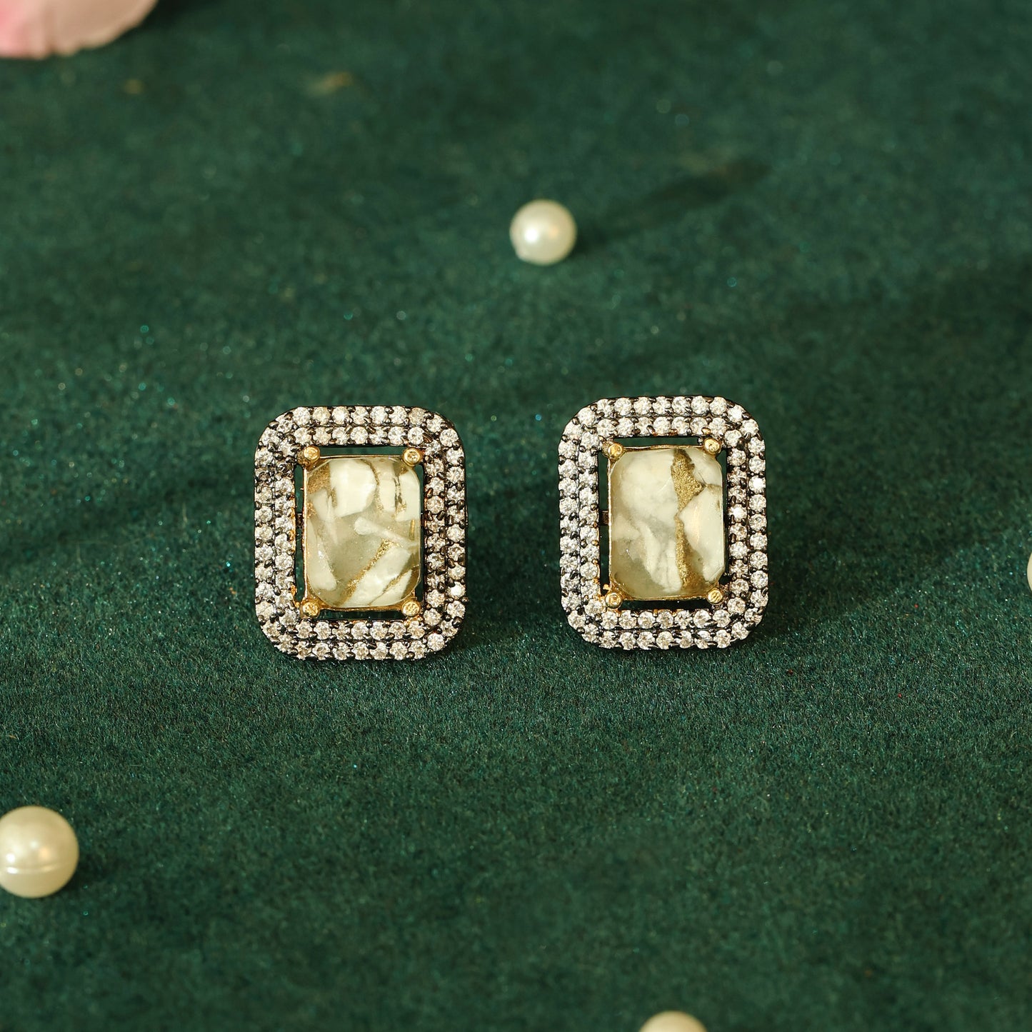 Élora Ivory Earrings