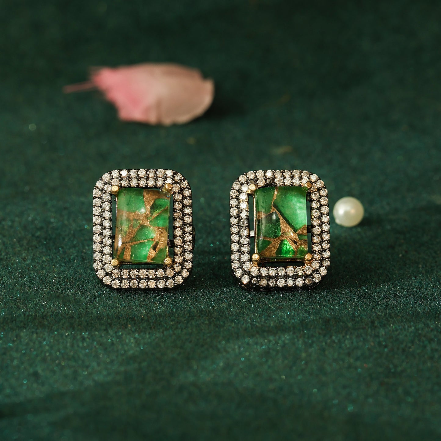 Élora Mint Green Earrings