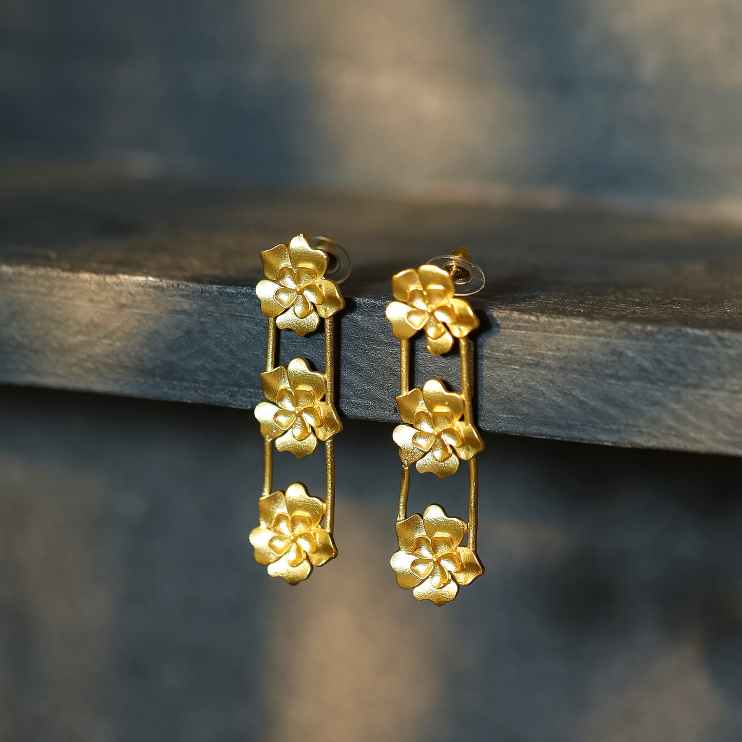 Jasminé floral drop earrings