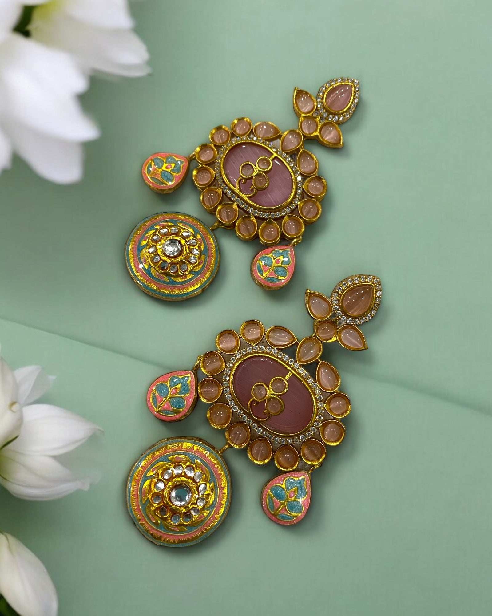 Alvira Pink Jadau Hasli
Set - Pirohee by parul sharma
