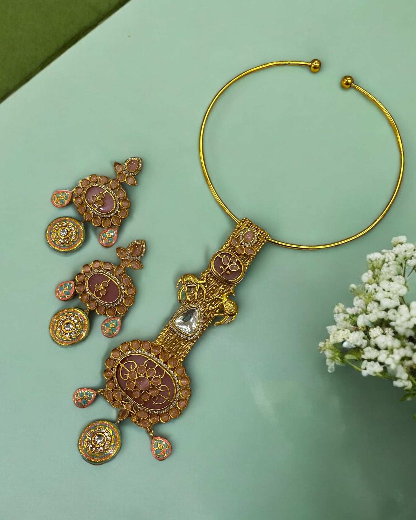 Alvira Pink Jadau Hasli
Set - Pirohee by parul sharma