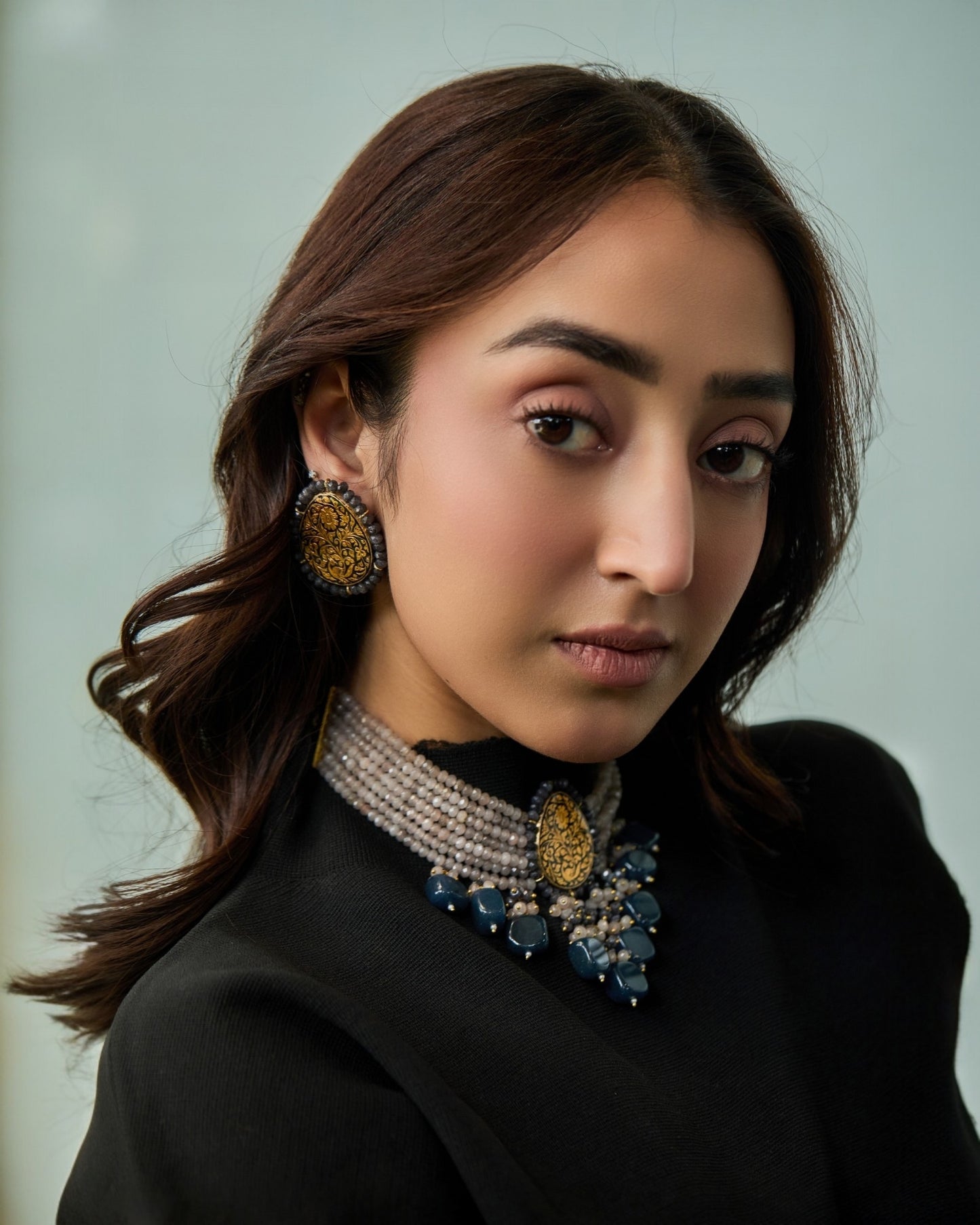 Alluring Moon Grey Choker Set